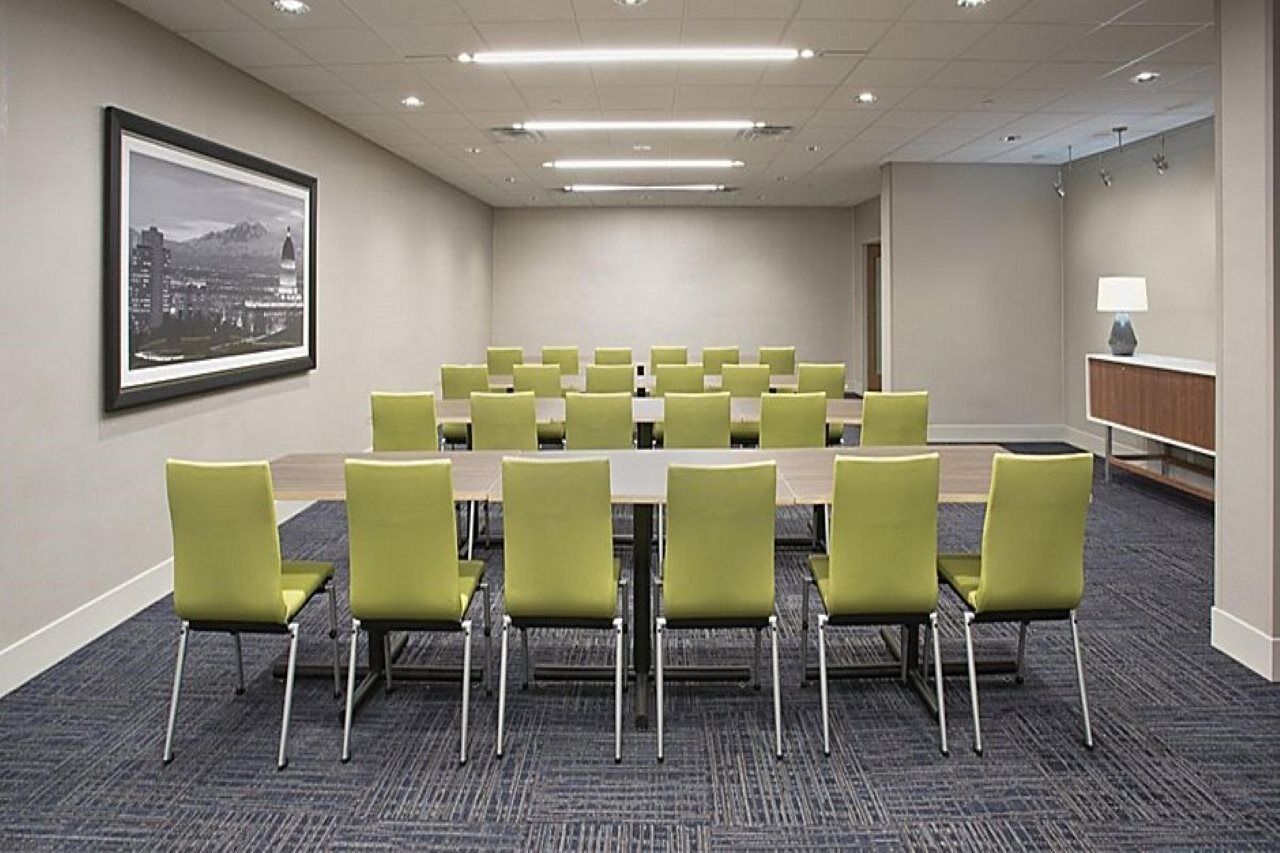 Holiday Inn Express & Suites - Kingfisher, An Ihg Hotel Eksteriør bilde